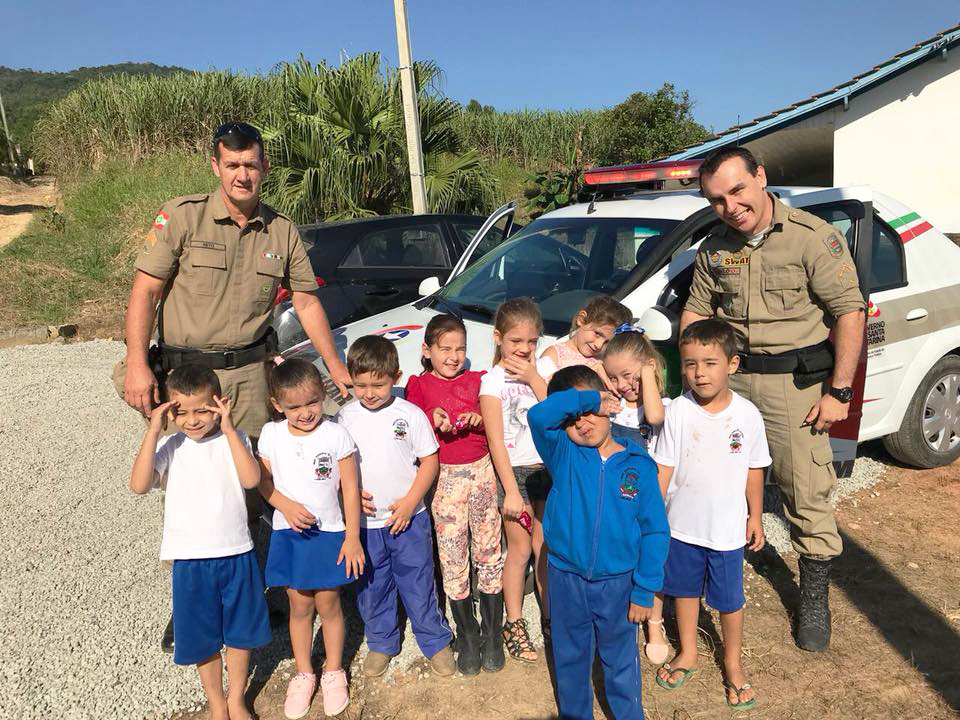 Polcia Militar visita Centro de Educao Infantil