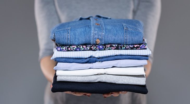 Campanha incentiva doao de roupas para pessoas carente