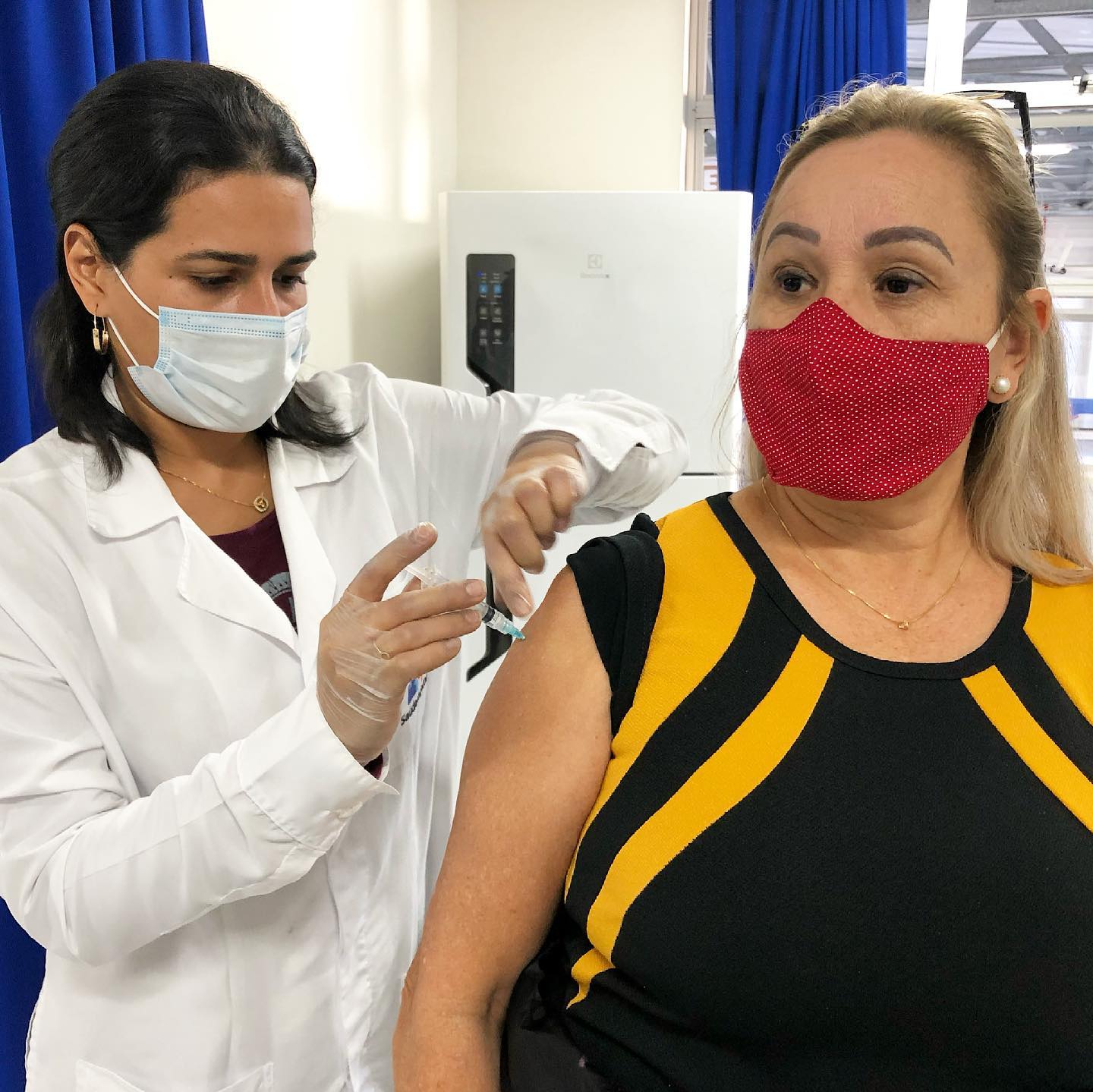Itapema inicia a vacinao dos profissionais da Educao
