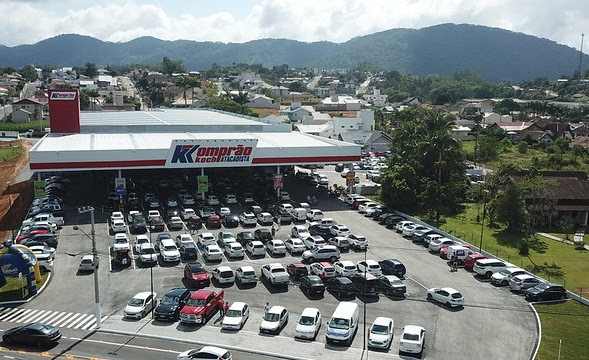 Grupo Koch supera Angeloni e  lder no setor de supermercados em Santa Catarina